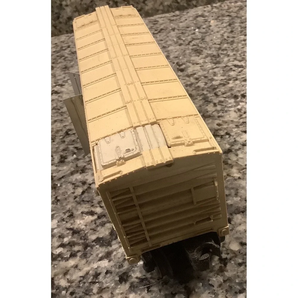 Lionel 3472 REFRIGERATED MILK CAR - Very Clean -
